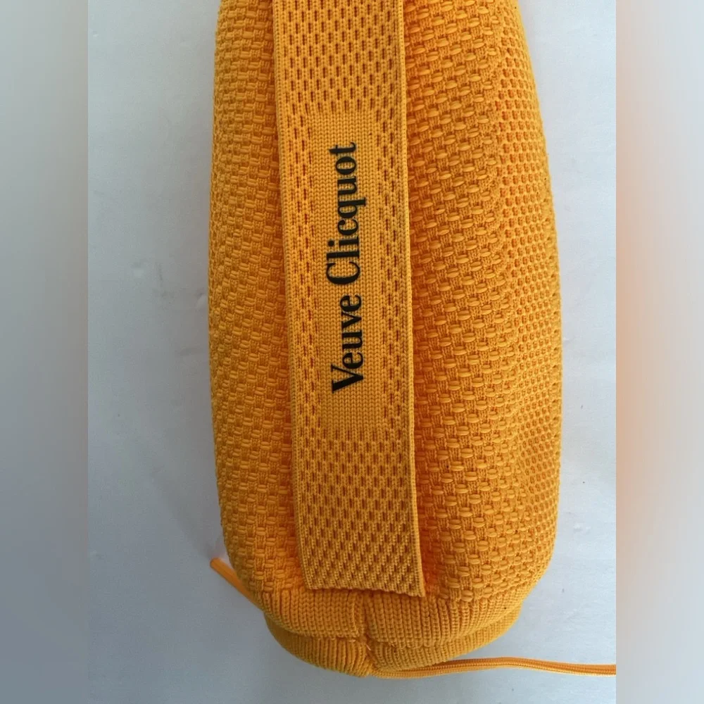 holds a 750 ml bottle nwot veuve